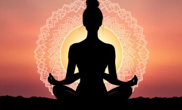 silhouette-woman-meditating-yoga-pose_939652-41046-min