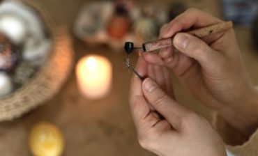 woman-decorating-easter-eggs Small